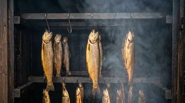 Fisch räuchern für Anfänger: Die ultimative Anleitung für perfekte Ergebnisse