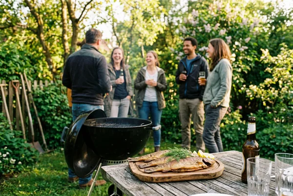 Fisch räuchern im Gasgrill: Anleitung für Forelle &amp;amp; Co. in der Praxis