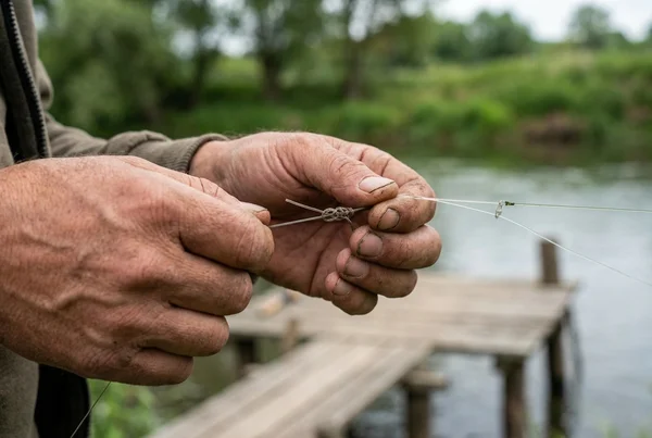 Wie geflochtene schnur mit fluorocarbon vorfach richtig verbinden – Detailansicht