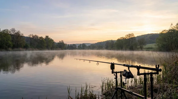 Geflochtene Schnur mit Fluorocarbon verbinden: Die besten Knoten und Tipps