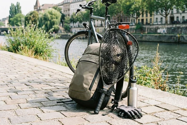 Teleskopkescher oder faltbarer kescher für streetfishing in der Praxis