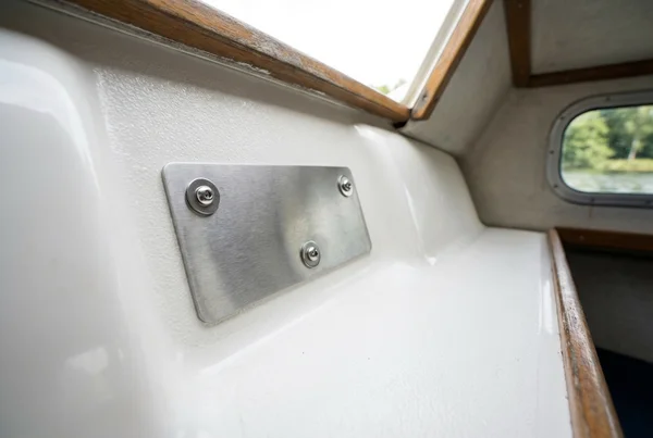 Wie rutenhalter am boot sicher montieren schritt für schritt – Detailansicht