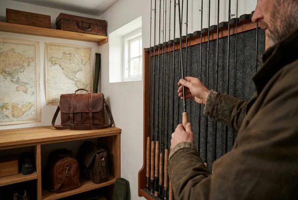 Wie angelruten zuhause an der wand richtig lagern und aufhängen in der Praxis