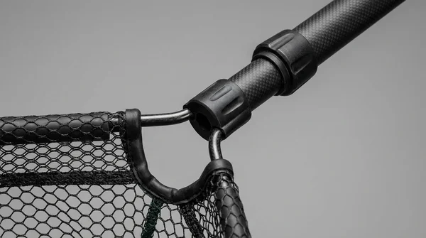 Hohe spundwand kescher fisch sicher landen beim streetfishing – Detailansicht