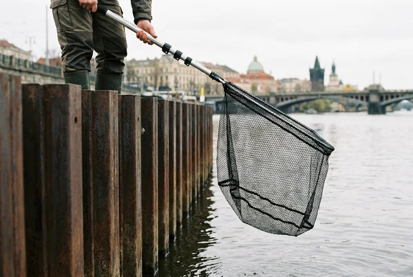 Kescher mit langem stiel für hohe spundwände – Detailansicht