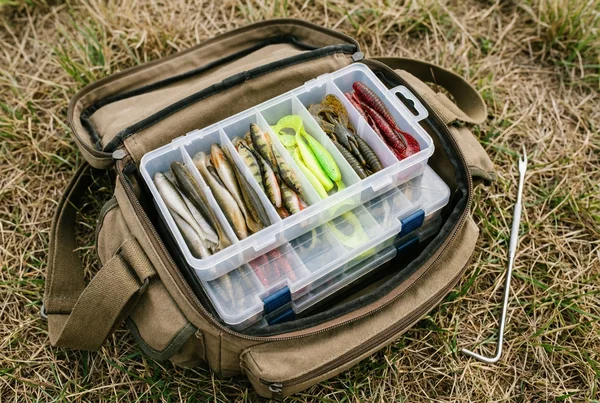 Schultertasche oder bauchtasche für kurze angelstopps – Detailansicht