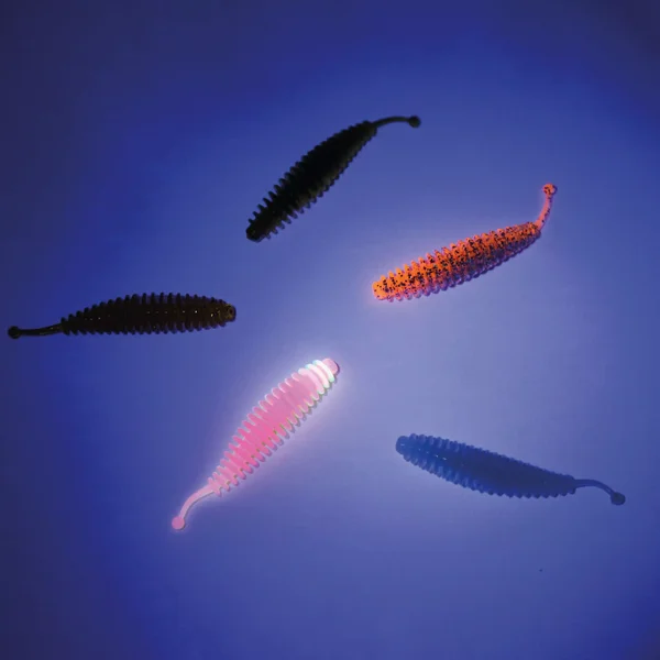 Forellenwürmer 5,5 cm 25 Stück mit 3 Tungstenhaken und 10 ml Knoblauch Aroma Zite Fishing_auswahl5