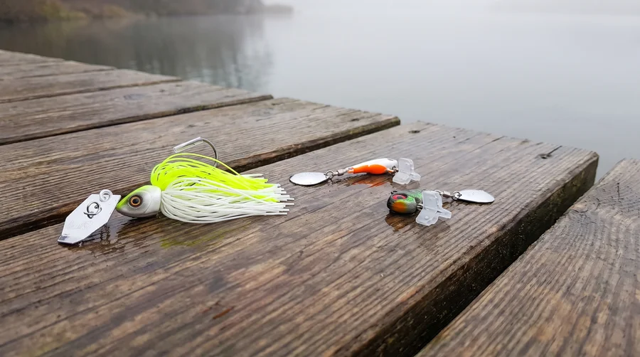 Zite Fishing Zielfischbox Hecht – 14-tlg. Köder-Set mit Box | Gummifische, Wobbler, Jerkbait, Bladed Jig & Blinker - Vom Krautfeld bis Freiwasser